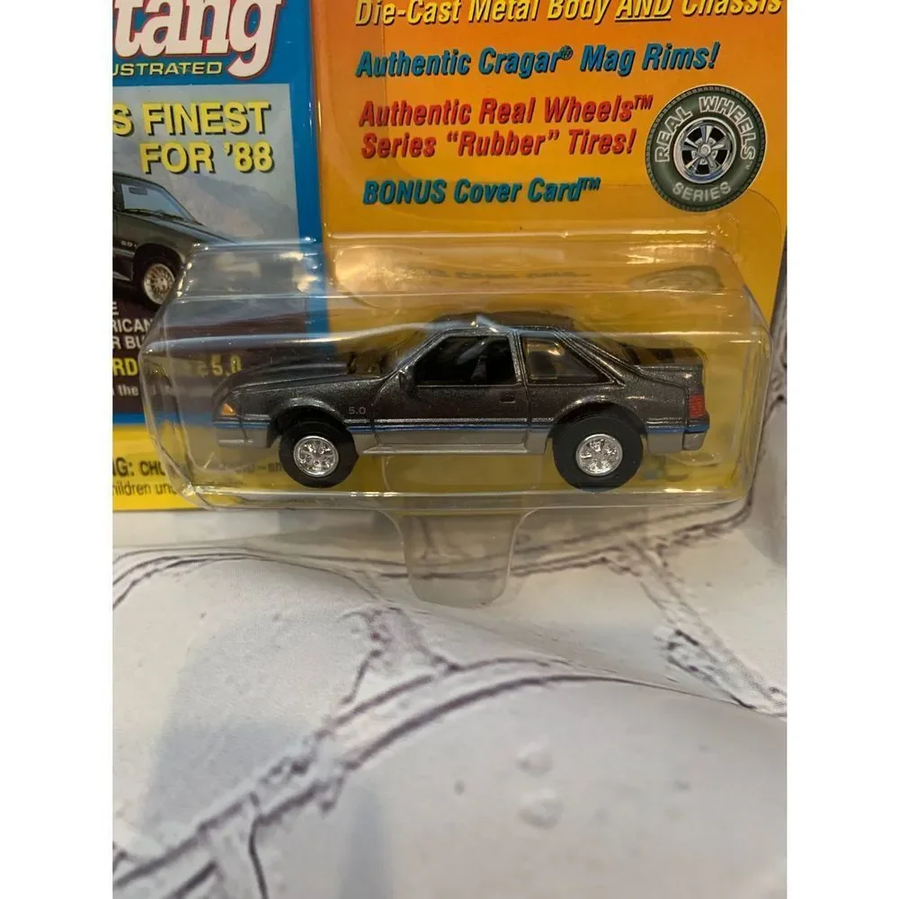 Johnny Lightning Mustang Illustrated.1988 FORD MUSTANG.DIE-CAST.# 291-02.NEW
